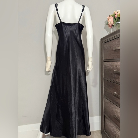 M Vs Victoria’s Secret 90’s Vintage Gold Label Satin & lace black long slip gown - Picture 9 of 9